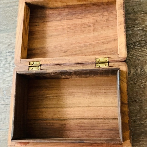 Vintage Hand Carved Wooden And Inlaid Trinket Box From India - Picture 6 of 9